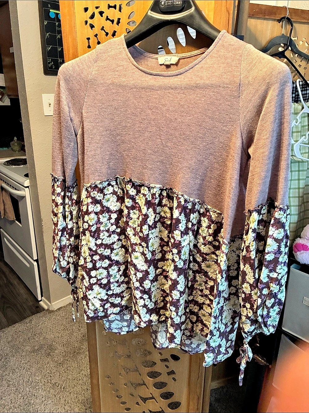 Easel Floral Long Sleeve Top in Brown & green Size Medium